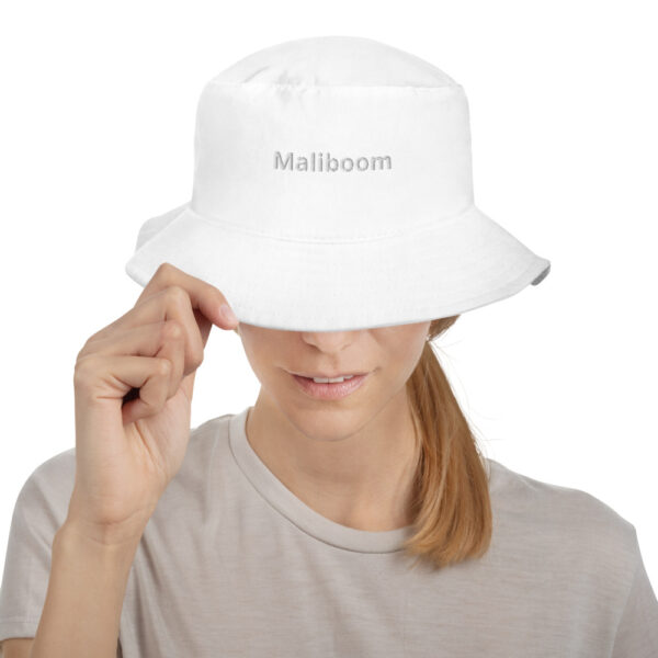 Woman wearing white Malibu boom hat.